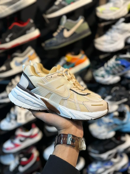 کتانی v2k مردانه کرم قهوه ای