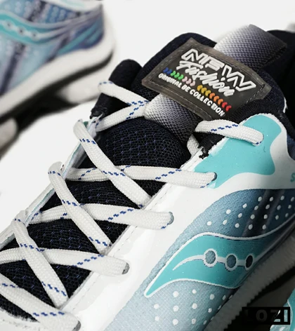 کفش کتانی سفید آبی Saucony Axon 3