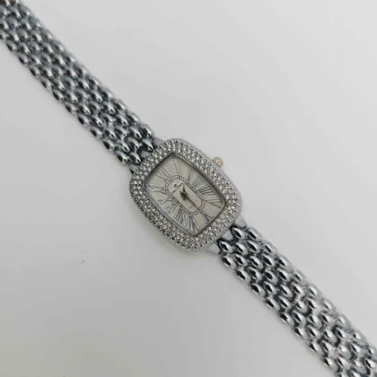 ساعت مچی زنانه مجلسی ریلانس Riluns نگین‌دار با موتور کوارتز