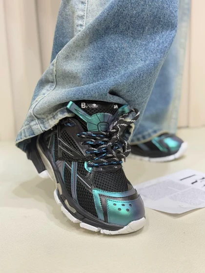 933 کتانی زنانه بالنسیا رانر balenciaga