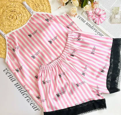 لباس خواب ساتن دو تکه طرح ویکتوریا سیکرت +اسکرانچی (کش مو)