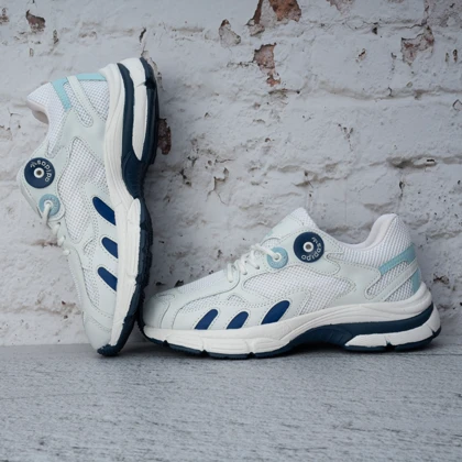 کفش کتانی زنانه آدیداس آستیر سفید سرمه ای (Adidas Astir Navy White)