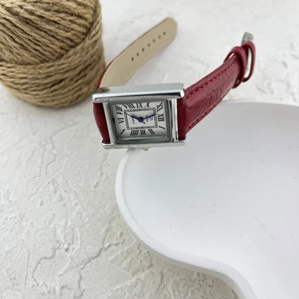 ساعت زنانه طرح فلورا، ظرافت در دستان شما