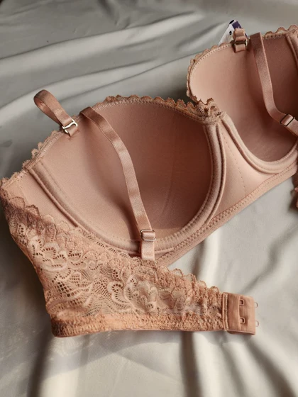 سوتین دکلته ابرنازک فنردار NBB کد: 30015