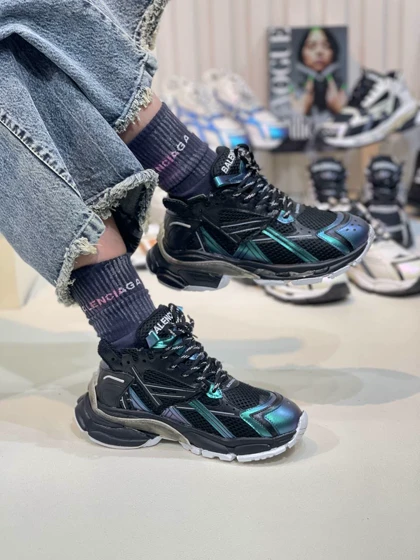 933 کتانی زنانه بالنسیا رانر balenciaga