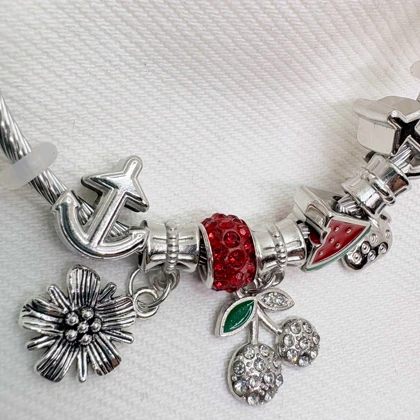 دستبند بنگل استیل طرح «پاندورا تابستانی» | با آویز هندوانه و گیلاس (قرمز)