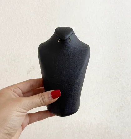 مانکن زیورآلات روکش چرمی در دو رنگ