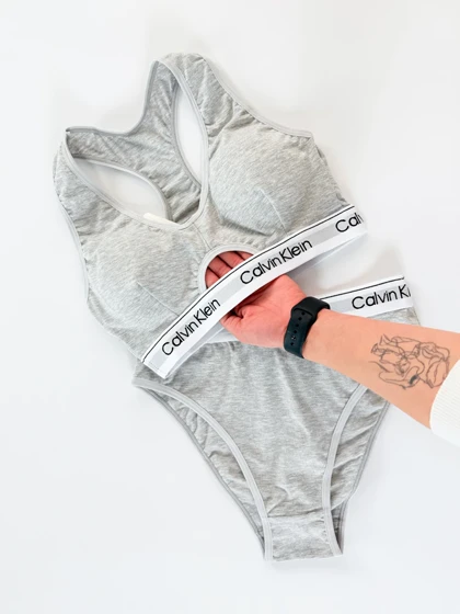 ست نیم‌تنه کاپ‌دار وسط باز و شورت اسلیپ نخ پنبه کلوین کلاین Calvin klein