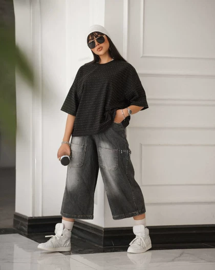 ست تیشرت نگین‌دار و شلوار وایت لگ