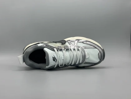 کتانی نایکی وی 2 کی ران نقره ای سفید کرم/Nike v2k