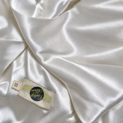 پیراهن مجلسی وارداتی سفید براق برند Vintage Allure انگلیس سایز 36 تا 40 کد 3437