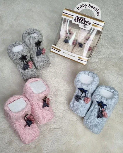 پاپوش کاموایی نوزادی طرح گل