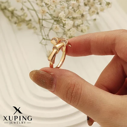 انگشتر ژوپینگ مدل بامبو نگین‌دار، درخشش بی‌نظیر و طراحی خاص Xuping