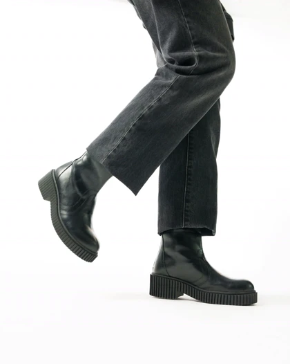 نیم بوت زنانه استرادیواریوس مدل Stradivarius Flat Ankle Boots - BTB95