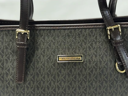 کیف دخترانه دیارا طرح مایکل کورس قهوه ای michael kors