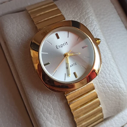 ساعت مچی زنانه اسپریت بند کرکره ای طلایی صفحه سیلور