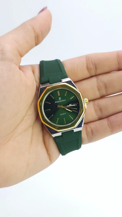 ساعت مچی زنانه اودمار پیگه 5760 Audemars Piguet با موتور کوارتز و بند سیلیکونی