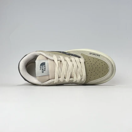 کفش روزمره تراویس طرح نورث فیس