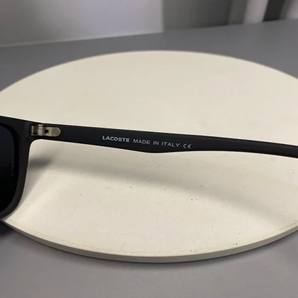 عینک آفتابی لاگوست با فریم کائوچو و لنز پلی‌کربنات پلاریزه UV400 Lacoste Original