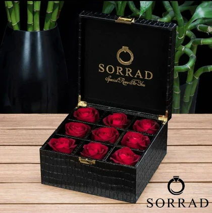 باکس هشتایی چرمی مشکی / گل رز قرمز