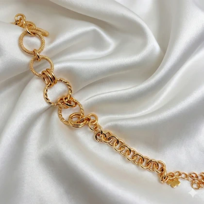 دستبند برند شین مدل «حلقه‌های درهم‌تنیده» | بافت برجسته