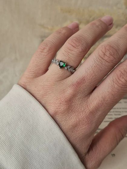 انگشتر جواهری فری سایز قلب سبز