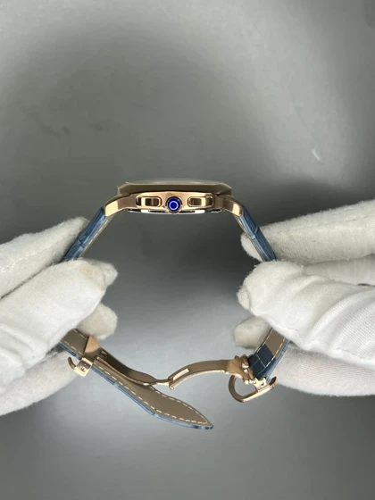 ساعت مچی کارتیه کورنوگراف قاب رزگلد صفحه آبی Cartier
