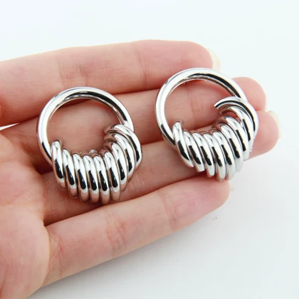 گوشواره زنانه میخی مدل حلقه پیچی