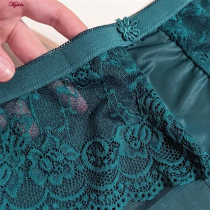 ست شورت و سوتین زنانه پانیذ مدل فنردار گیپور گل‌دار کله غازی