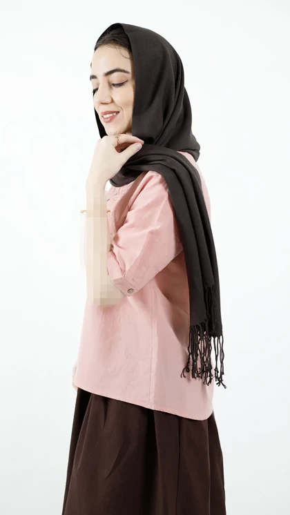 بلوز گلدوزی وارداتی یقه هفت طرح دکمه آستین کوتاه