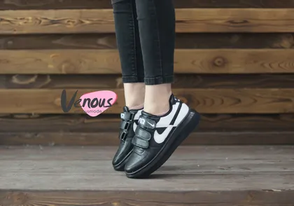 کتانی NIKE چسبی