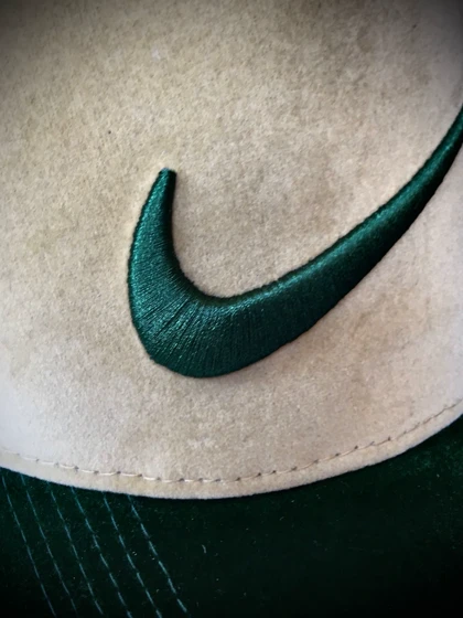 کلاه بیسبالی مخمل وارداتی مدل NIKE _ کرم نقاب سبز