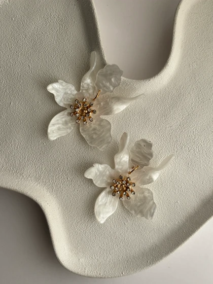 گوشواره گل بزرگ