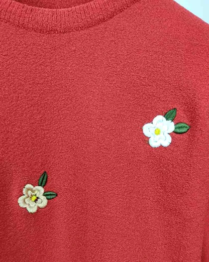 بلوز بافت گلدوزی گل‌های برجسته جنس بوکله آستین بلند یقه گرد زنانه کد 1858