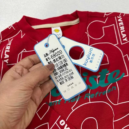 بلوز بچه گانه طرح BATISTE قرمز