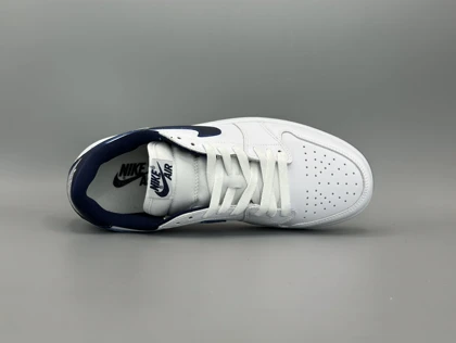 کتانی نایکی جردن1لو سفید سرمه ای متالیک/Nike Air Jordan 1 low