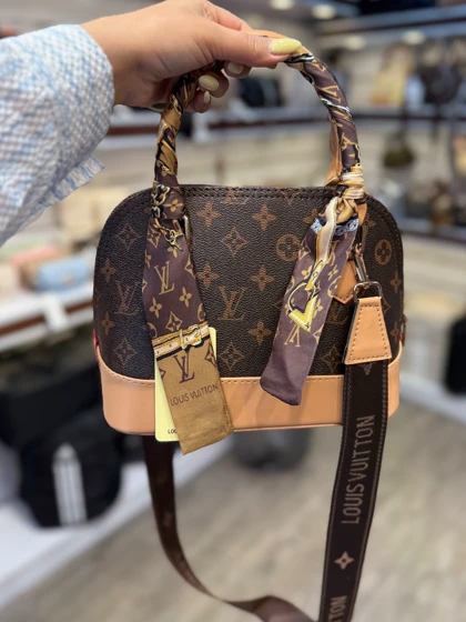 کیف صندوقی مارکدار دخترانه سلدا
