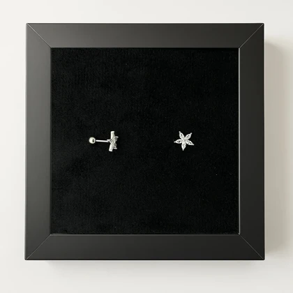 پیرسینگ نقره گوش طرح گلبرگ نگین‌دار (جفت)