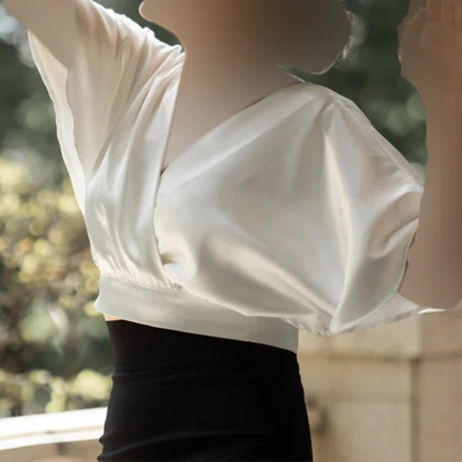 شومیز زنانه یقه چپ و راستی ساتن تیهو (Tihou) سین استایل