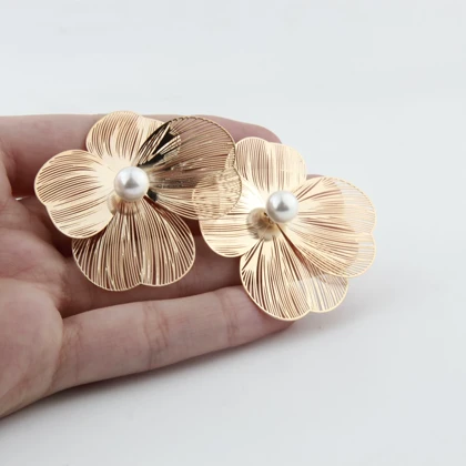 گوشواره زنانه مدل گل مروارید