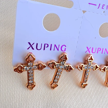 گوشواره صلیب نگین‌دار طلایی ژوپینگ