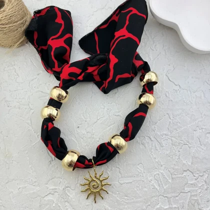 گردنبند زنانه مدل سولرا گلد طرح خورشید لوکس با پارچه طرح دار و مهره‌های طلایی