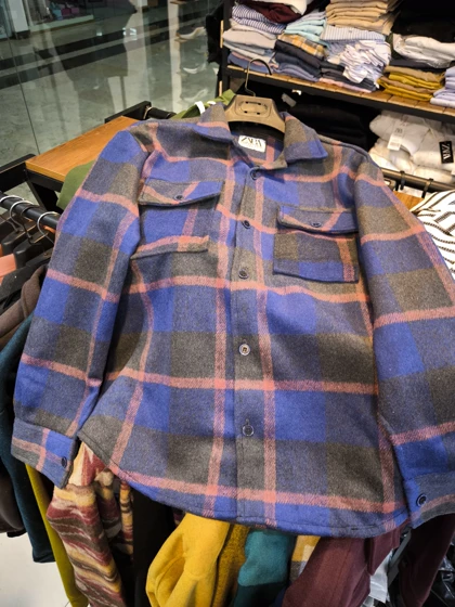 پیراهن پشمی فوتر چهارخونه آبی–ذغالی با خطوط بورگاندی فوق‌العاده خفن اورجینال دیلم