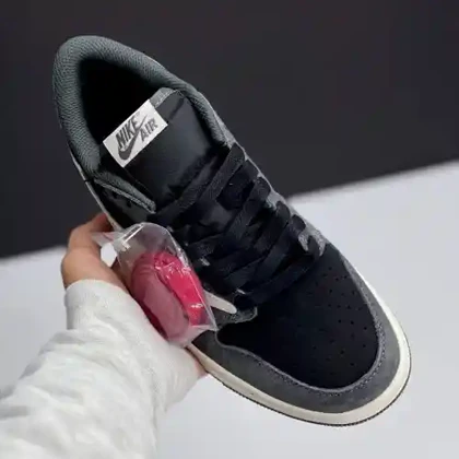 کفش نایک ایر جردن وان لو تراویس اسکات مشکی طوسی سوئد Nike Air Jordan 1 Low Travis Scott Black Grey Suede