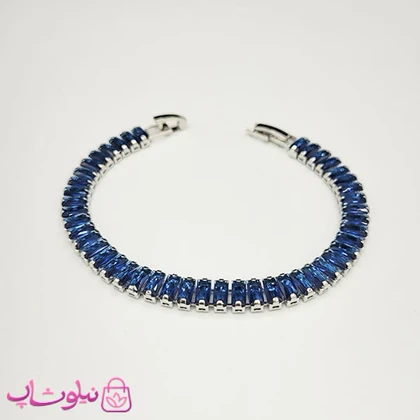 دستبند تنیسی زنانه نقره ای رنگ با نگین باگتی آبی کد 450