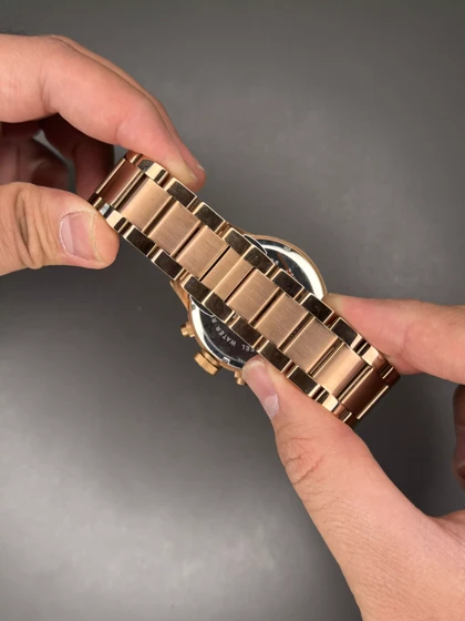 ساعت مچی پورشه دیزاین کورنوگراف بند رزگلد صفحه شکلاتی Porsche Design