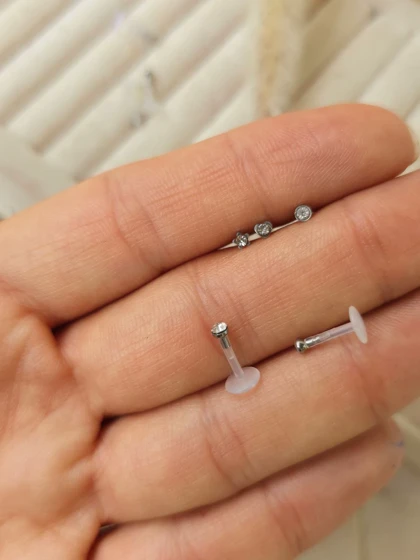 پیرسینگ گوش نگین سیلیکونی