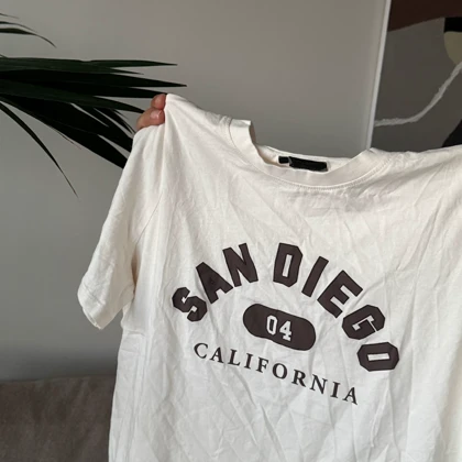تیشرت شیری San Diego تمام نخ
