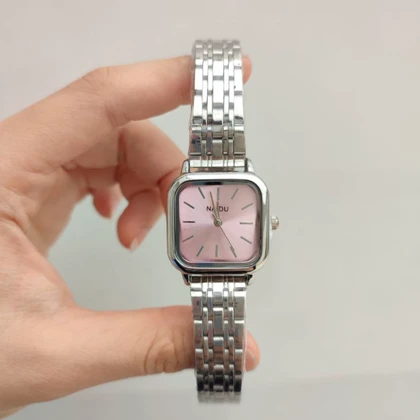 ساعت مچی زنانه بند استیل شرکتی نایدو دارای 6 ماه گارانتی موتور Naidu