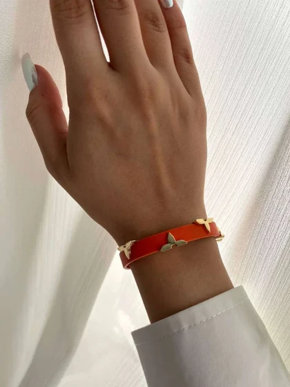 دستبند چرم زنانه طرح لویی ویتون با قفل کمربندی شیک